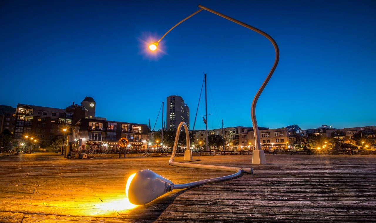 cột đèn cao áp ở bến cảng Halifax Toronto