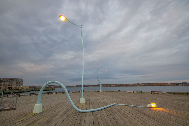 cột đèn cao áp ở bến cảng Halifax Toronto